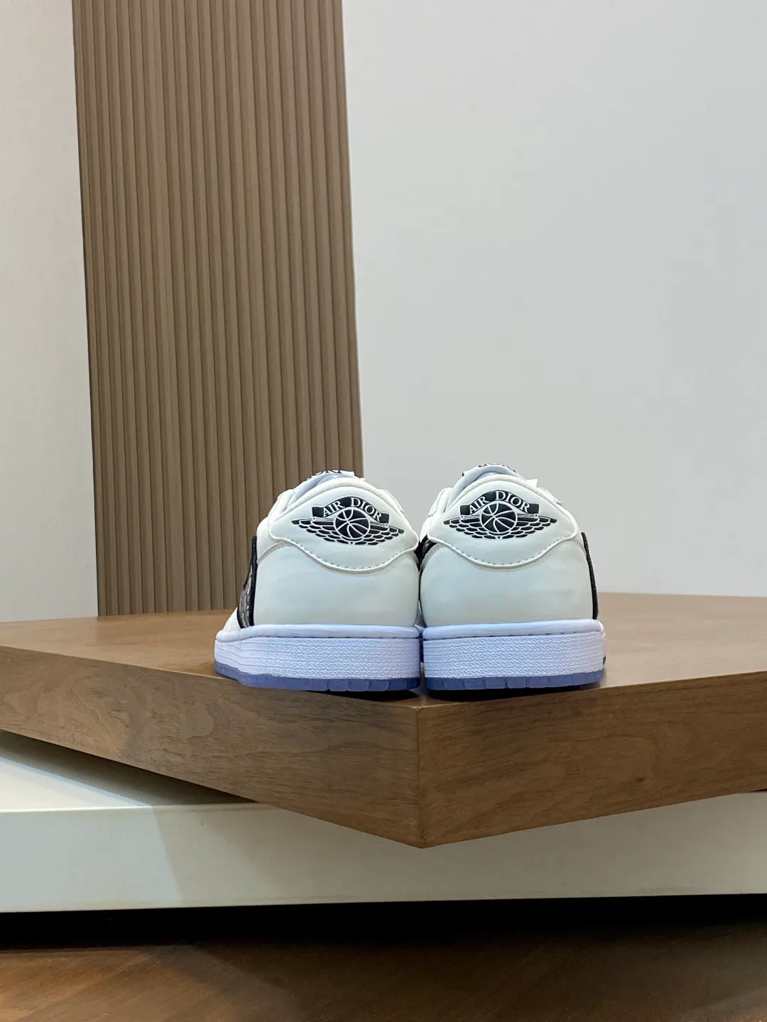 Men's shoes 💰700 [Dior-AIR] Dior co-branded model - high-end quality original single casual sports sneakers - upper: 🔝 silk calfskin, toe punching technology, tongue, brand cloth label, heel. embroidered brand logo - lining: brand canvas - outsole: original TPR·rubber·two-color molded outsole -super high quality control·fine workmanship·prominent (high-end·luxury·grade) -Size: 39-44 (38, 45, 46, can be customized)